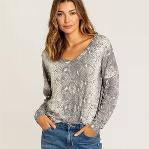 Wildfox NEW Daphne Python Stripe Snake Print Gray White V Neck Sweater Size L